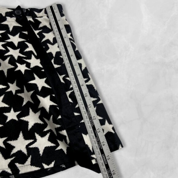 Tripp NYC Star Print Skirt Zipped Closure Detachable Strap Black White XL W NWOT - Picture 5 of 12